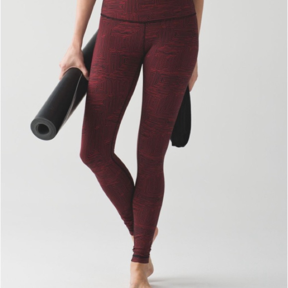 Lululemon Wunder Under Pant (Hi-Rise)
Maze True Red Black RARE! Size 6!